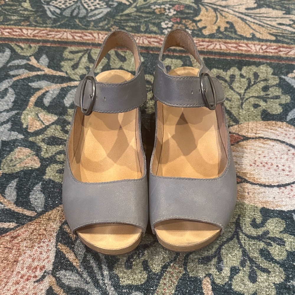 Women’s Dansko Tiana 1705  Matte Gray Leather Peep-Toe Wedge Sandals Size 37